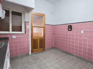 2 Locales más 2 Departamentos en VENTA Sarmiento