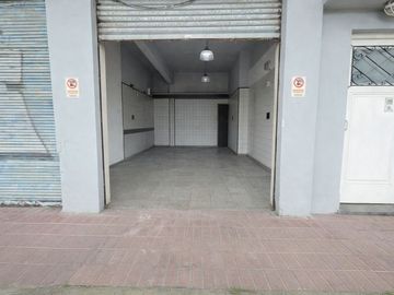 2 Locales más 2 Departamentos en VENTA Sarmiento
