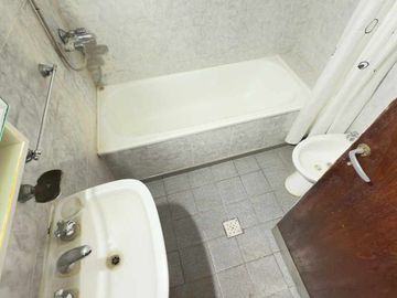 2 Locales más 2 Departamentos en VENTA Sarmiento