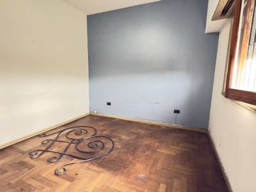 2 Locales más 2 Departamentos en VENTA Sarmiento