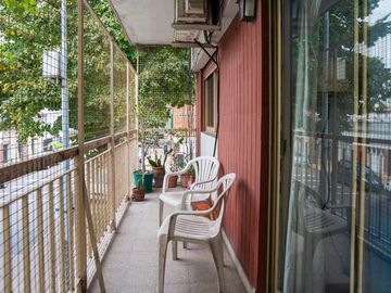 3 ambientes con balcón al frente. Apto crédito.