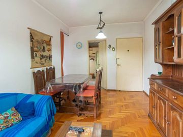 3 ambientes con balcón al frente. Apto crédito.