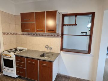 CASA 1 DORMTORIO VENTA EN LA PLATA GARAGE Y PATIO