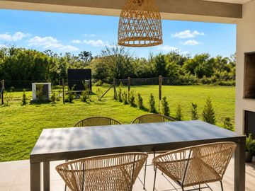 CASA DUPLEX EN VENTA BARRIO DECS TORTUGAS
