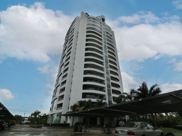 Departamento 3 ambientes en venta en Marinas Golf