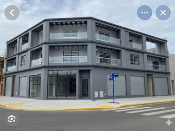 Casa a refacciona en gran lote en esquina Boulogne