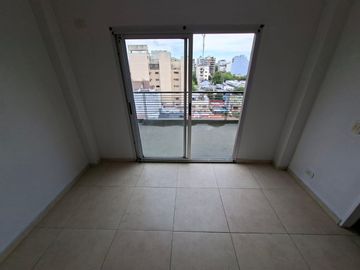 MONOAMBIENETE C/BALCON/EXCELENTE ESTADO/UBICACION!