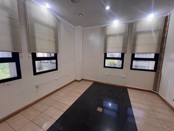 VENTA Oficina Piso Completo Edificio Gomez Mendoza