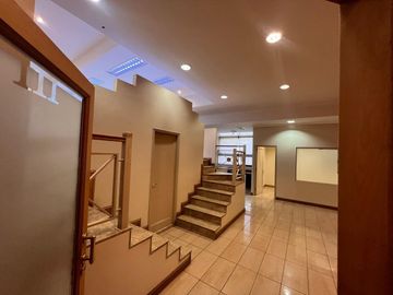 VENTA Oficina Piso Completo Edificio Gomez Mendoza
