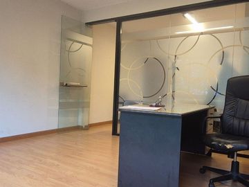 VENTA OFICINA CON RENTA OLIVOS QUINTA PRESIDENCIAL