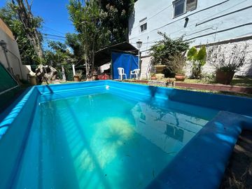CASA CON JARDIN Y PILETA +DEPARTAMENTO- EXCELENTE