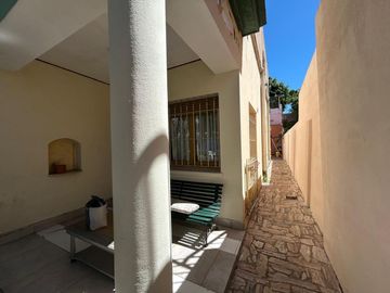 CASA CON JARDIN Y PILETA +DEPARTAMENTO- EXCELENTE