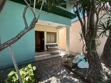 CASA CON JARDIN Y PILETA +DEPARTAMENTO- EXCELENTE