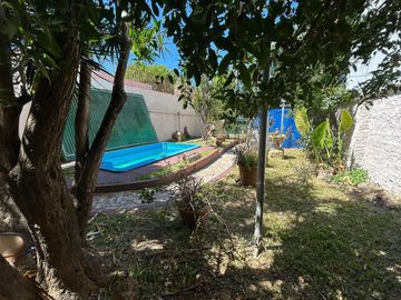 CASA CON JARDIN Y PILETA +DEPARTAMENTO- EXCELENTE