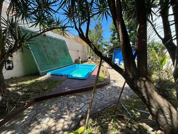 CASA CON JARDIN Y PILETA +DEPARTAMENTO- EXCELENTE