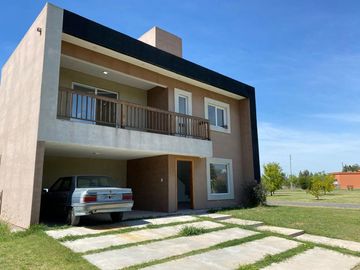Casa 4 ambientes VENTA Santo Domingo, SAN VICENTE