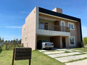 Casa 4 ambientes VENTA Santo Domingo, SAN VICENTE