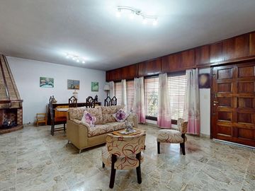 CASA 4 AMB EN VENTA EN BALLESTER C/ PILETA GARAGE