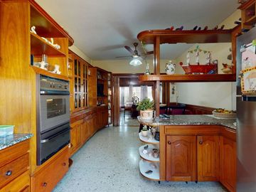 CASA 4 AMB EN VENTA EN BALLESTER C/ PILETA GARAGE