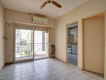 VENTA Monoambiente PISO ALTO Balcón Caballito