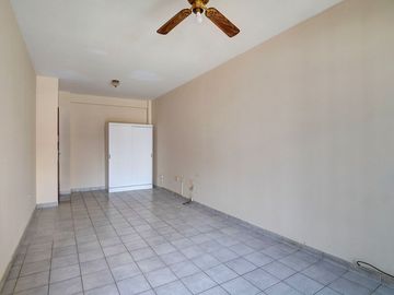 VENTA Monoambiente PISO ALTO Balcón Caballito