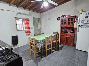 VENTA CASA 3 AMB 2 PLANTAS MORENO SUR RETASADA