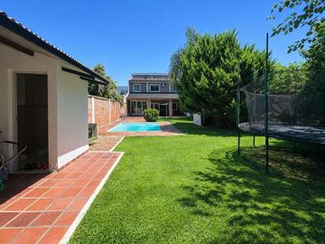 VENTA CASA 2 PLANTAS PILETA COCHERA ITUZAINGO
