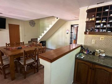 VENTA CASA 2 PLANTAS PILETA COCHERA ITUZAINGO
