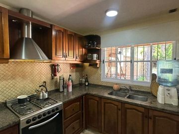 VENTA CASA 2 PLANTAS PILETA COCHERA ITUZAINGO