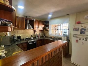 VENTA CASA 2 PLANTAS PILETA COCHERA ITUZAINGO