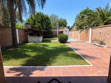VENTA CASA 2 PLANTAS PILETA COCHERA ITUZAINGO