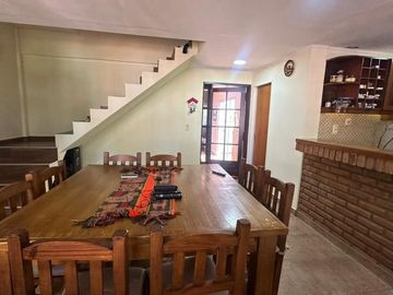 VENTA CASA 2 PLANTAS PILETA COCHERA ITUZAINGO