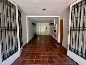 VENTA CASA 2 PLANTAS PILETA COCHERA ITUZAINGO