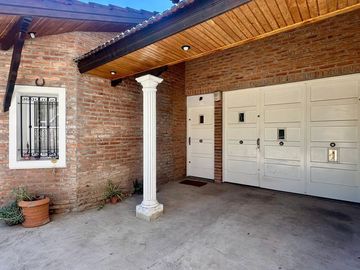 VENTA CASA 2 PLANTAS PILETA COCHERA ITUZAINGO