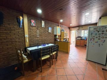 CASA 3 AMB EN MORENO CON PILETA Y COCHERA PERMUTA