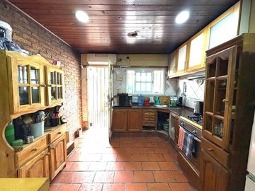 CASA 3 AMB EN MORENO CON PILETA Y COCHERA PERMUTA