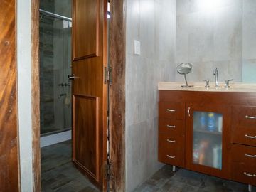 CASA EN VENTA 4 DORMITORIOS BARRIO CURA