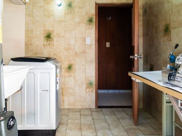 CASA EN VENTA 4 DORMITORIOS BARRIO CURA