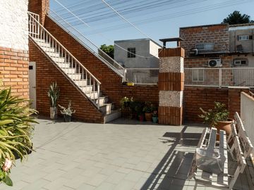 CASA EN VENTA 4 DORMITORIOS BARRIO CURA