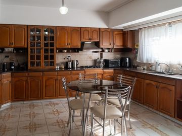 CASA EN VENTA 4 DORMITORIOS BARRIO CURA