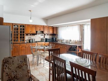 CASA EN VENTA 4 DORMITORIOS BARRIO CURA