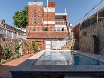 CASA EN VENTA 4 DORMITORIOS BARRIO CURA