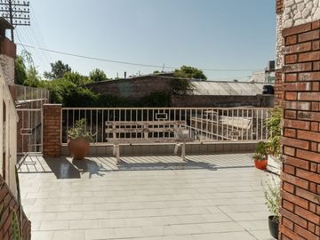 CASA EN VENTA 4 DORMITORIOS BARRIO CURA