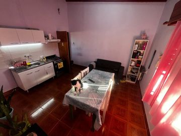 CASA DE CINCO DORM + COCHERA EN VENTA EN B.MATHEU