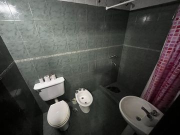 CASA DE CINCO DORM + COCHERA EN VENTA EN B.MATHEU