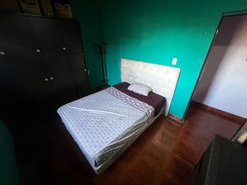 CASA DE CINCO DORM + COCHERA EN VENTA EN B.MATHEU
