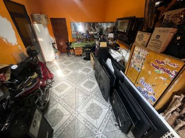 CASA DE CINCO DORM + COCHERA EN VENTA EN B.MATHEU