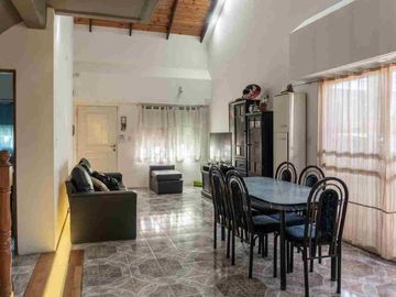VENTA CASA FISHERTON TRES DORMITORIOS Y COCHERA