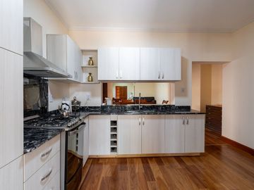 CASA DE 3 DORMITORIOS CON COCHERA EN VILLA AMELIA