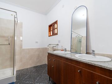 CASA DE 3 DORMITORIOS CON COCHERA EN VILLA AMELIA